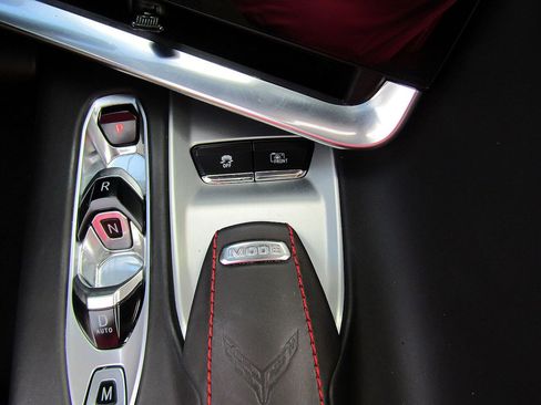 Used 2022 Chevrolet Corvette Stingray Premium Conv w/ Z51 Performance Package RWD image 18