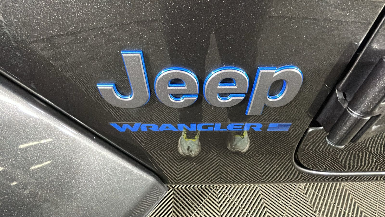 Used 2024 Jeep Wrangler Unlimited w/ Technology Group AWD/4WD image 11