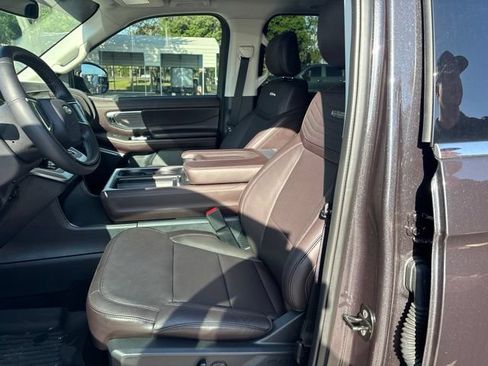 Used 2025 Ford Expedition Max Platinum w/ Platinum Ultimate Package AWD/4WD image 9