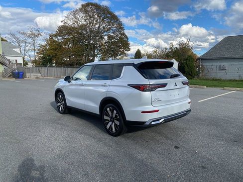 New 2025 Mitsubishi Outlander SE image 8