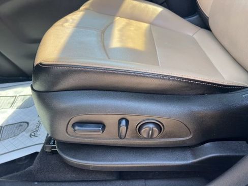 Used 2023 Chevrolet Equinox Premier image 22