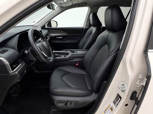 Used 2024 Toyota Grand Highlander AWD image 12