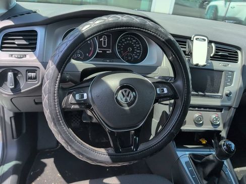 Used 2016 Volkswagen Golf S FWD image 7