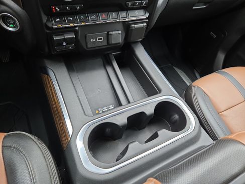 Used 2019 Chevrolet Silverado 1500 High Country w/ Technology Package image 22