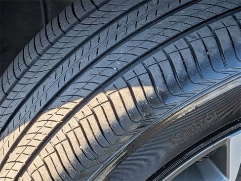 Used 2025 Chevrolet Trax LT image 11