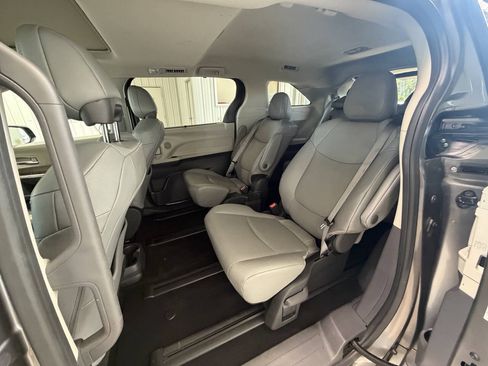 Used 2024 Toyota Sienna XLE AWD/4WD image 23