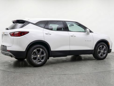 Used 2025 Chevrolet Blazer LT FWD image 9
