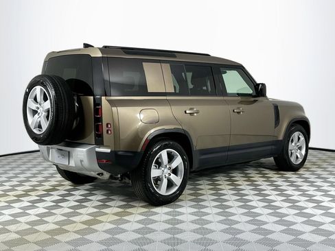 Used 2025 Land Rover Defender 110 S AWD/4WD image 5