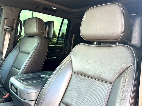 Used 2021 GMC Yukon XL Denali w/ Denali Premium Package RWD image 15
