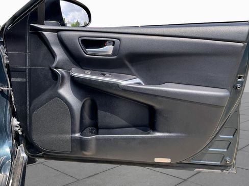 Used 2017 Toyota Camry SE FWD image 21