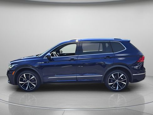 Certified 2024 Volkswagen Tiguan SEL R-Line AWD/4WD image 2