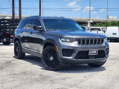 Used 2022 Jeep Grand Cherokee Laredo w/ Luxury Tech Group I