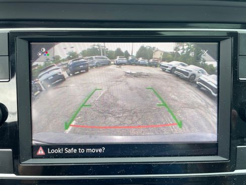 Used 2023 Volkswagen Jetta SE w/ Panoramic Sunroof Package FWD image 8