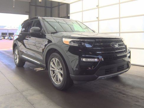 Used 2023 Ford Explorer XLT w/ Equipment Group 202A AWD/4WD image 2