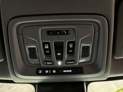 Used 2025 GMC Sierra 3500 Denali w/ Denali Reserve Package image 32