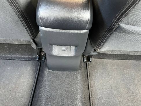 Used 2025 Nissan Versa SV FWD image 23