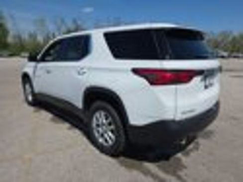Used 2023 Chevrolet Traverse LS image 7