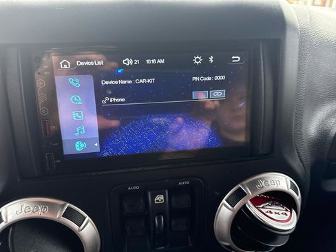 Used 2016 Jeep Wrangler Unlimited Rubicon image 37