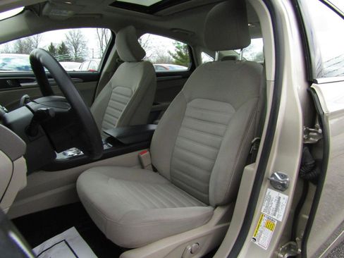 Used 2017 Ford Fusion SE image 19