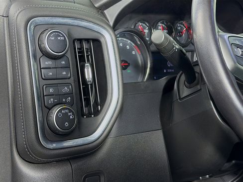 Used 2022 Chevrolet Silverado 1500 LT Trail Boss w/ Convenience Package II image 11