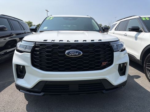 Used 2025 Ford Explorer ST AWD/4WD image 36