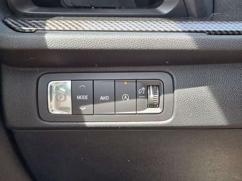 Used 2025 Chevrolet Traverse High Country AWD/4WD image 22