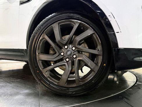Used 2017 Land Rover Discovery HSE image 10