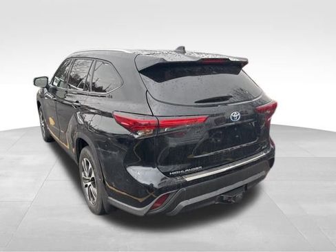 Used 2021 Toyota Highlander XLE image 4