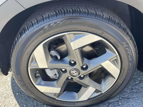 Used 2025 Hyundai Venue Limited image 8