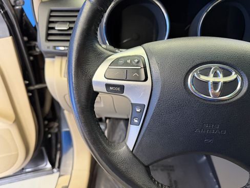 Used 2012 Toyota Highlander Limited w/ Tow Pkg AWD/4WD image 17