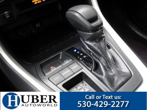 Used 2019 Toyota RAV4 LE image 11