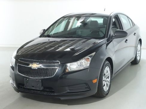 Used 2014 Chevrolet Cruze LS image 2