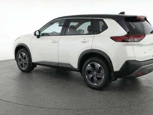 Used 2025 Nissan Rogue SV image 6
