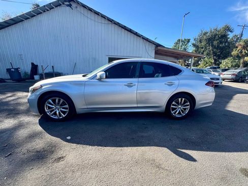 Used 2018 INFINITI Q70 Luxe image 13