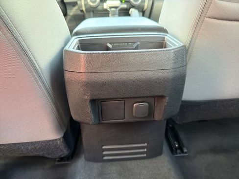 Used 2025 Toyota Tacoma SR5 AWD/4WD image 23