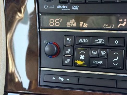 Used 2012 Cadillac Escalade Luxury image 42