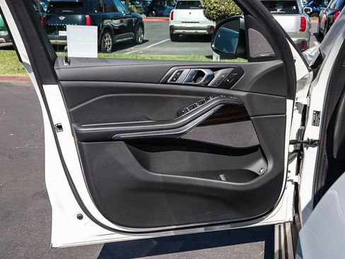 Used 2025 BMW X5 xDrive50e image 24