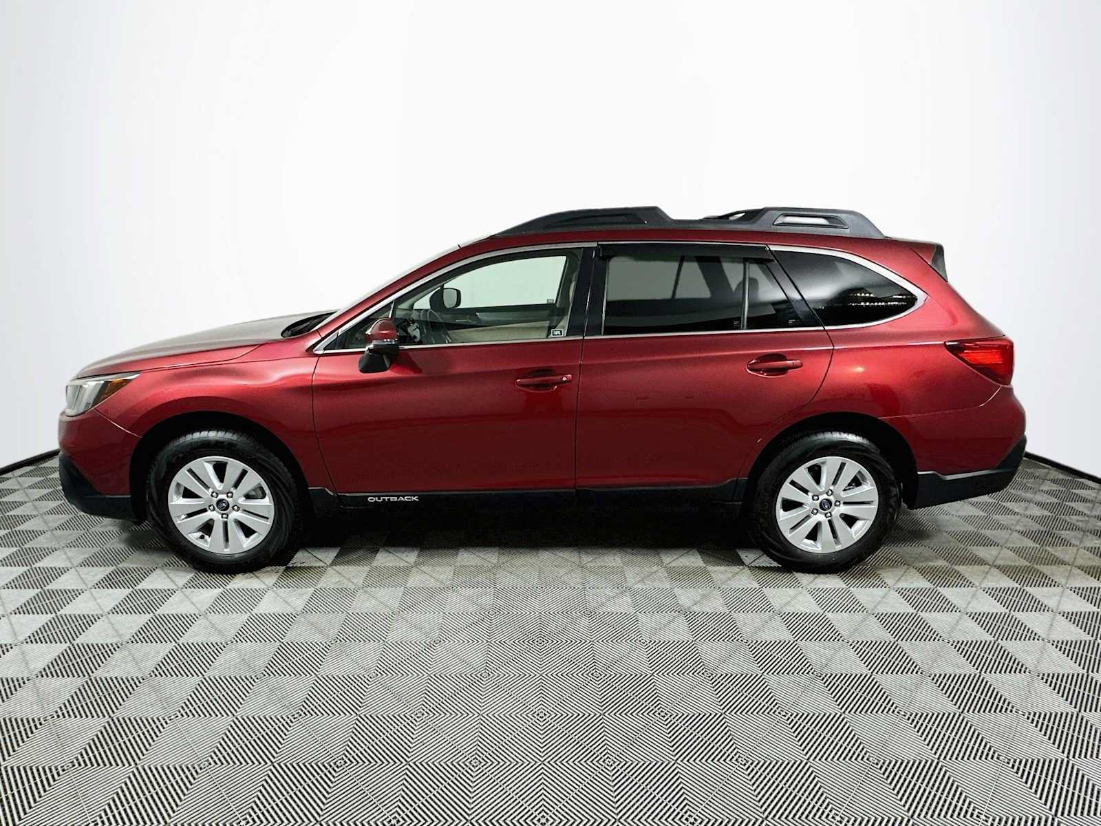 Used 2019 Subaru Outback 2.5i Premium AWD/4WD image 4