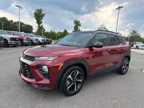 Used 2022 Chevrolet TrailBlazer RS w/ Sun and Liftgate Package FWD image 8