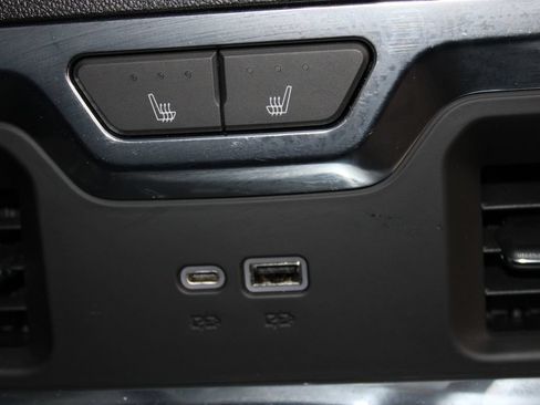 Used 2023 Chevrolet Silverado 1500 High Country w/ Technology Package AWD/4WD image 32
