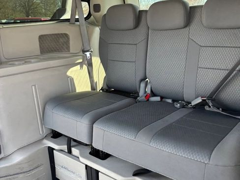 Used 2010 Chrysler Town & Country Touring image 34