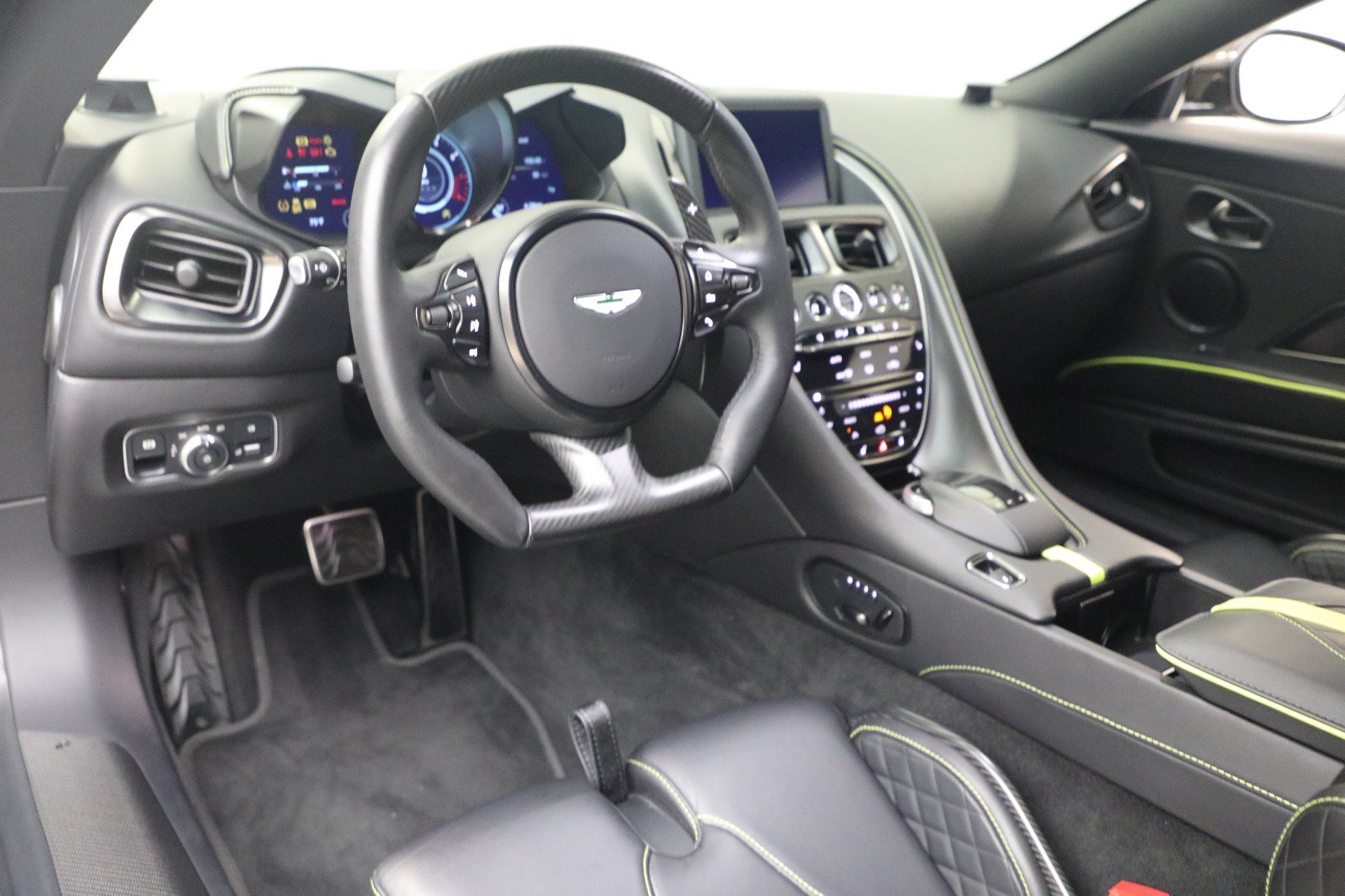 Used 2023 Aston Martin DBS Coupe RWD image 20