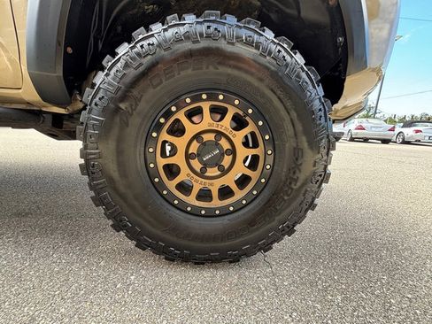 Used 2017 Toyota Tacoma TRD Off-Road w/ Premium & Technology Package image 37