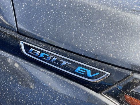 Used 2020 Chevrolet Bolt Premier w/ Infotainment Package FWD image 4