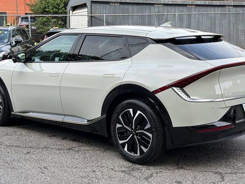 Used 2023 Kia EV6 Wind w/ Wind Technology Package AWD/4WD image 3