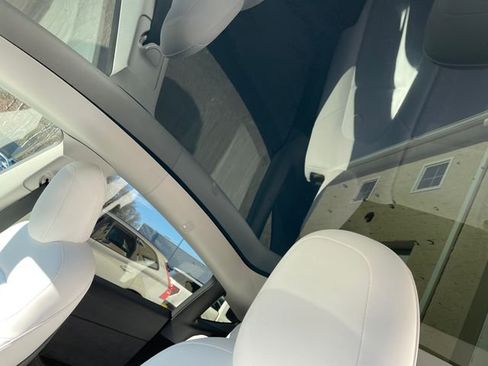 Used 2023 Tesla Model Y Performance image 32