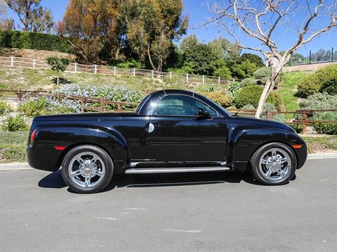 Used 2005 Chevrolet SSR w/ Preferred Equipment Group image 20