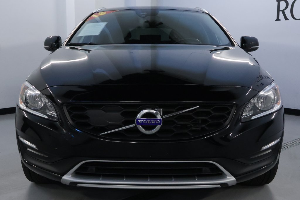 Used 2018 Volvo V60 T5 Cross Country AWD/4WD image 2
