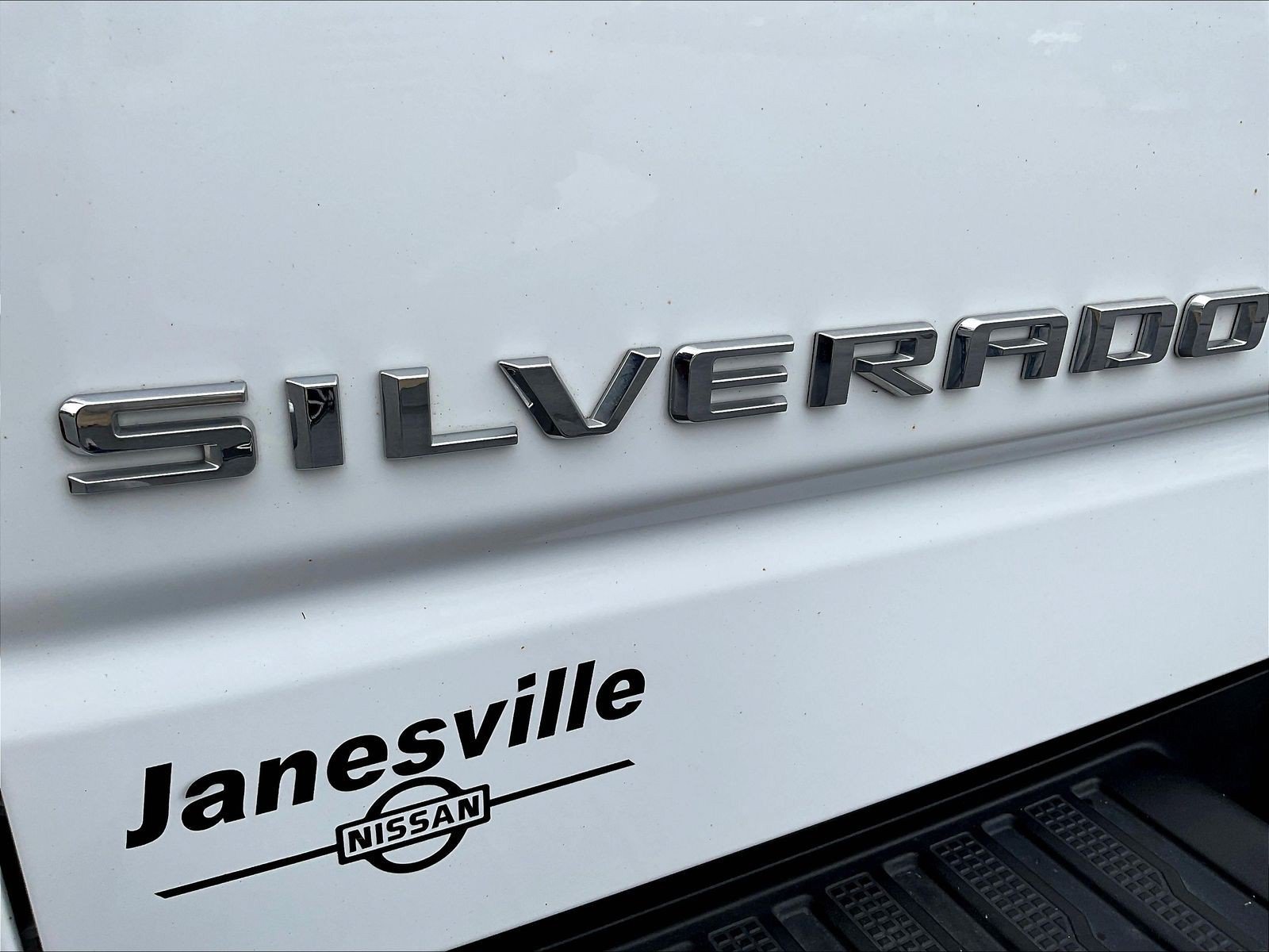 Used 2023 Chevrolet Silverado 1500 LT AWD/4WD image 28