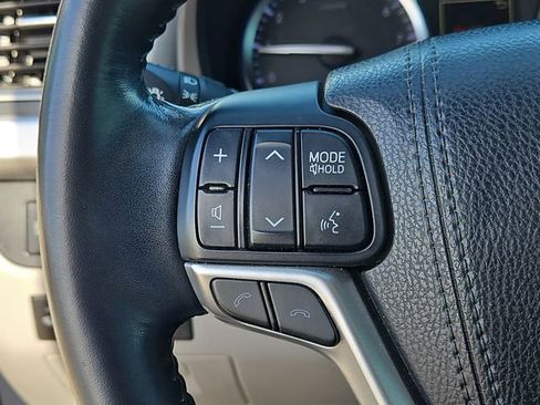 Used 2018 Toyota Highlander XLE image 22